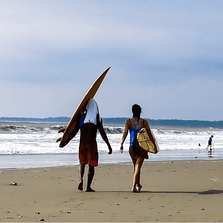 Surfing en Ladrilleros